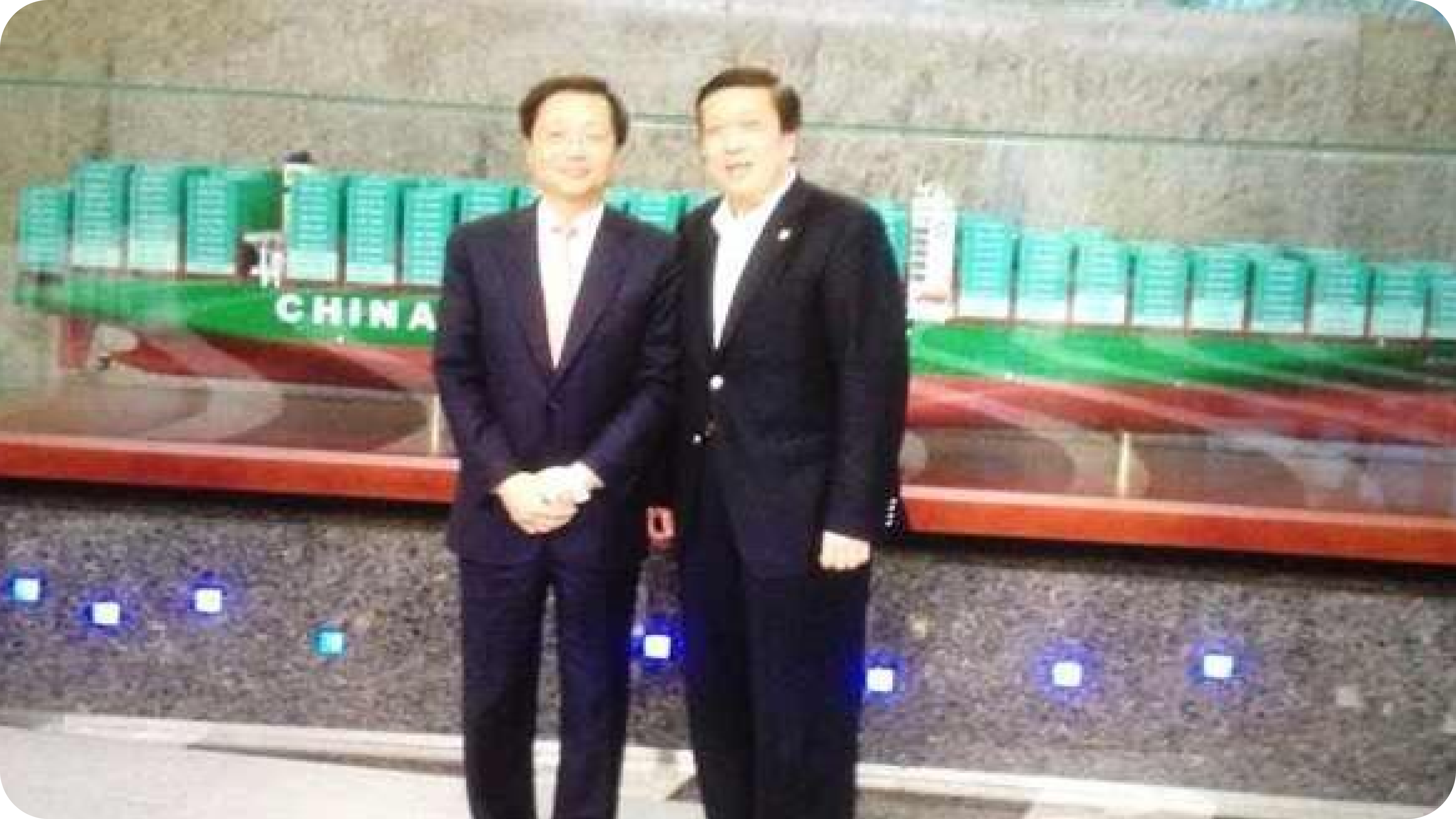 Mr. xu Lurong, President of China Shipping Group, and Mr. Sumadi Kusuma, CEO of GPI Group, during the launch of the world's biggest container vessel 
